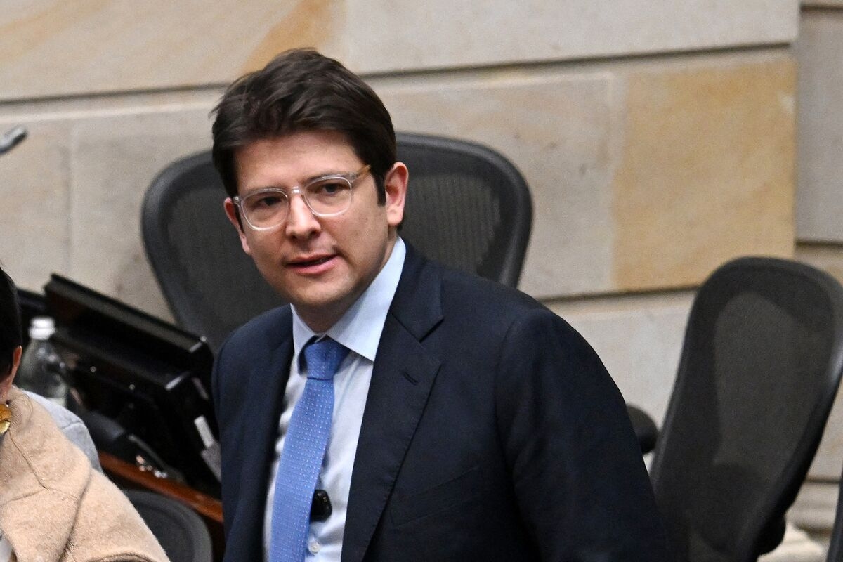 Hospitalized Senator Tops Colombia Poll After Assassination Plot