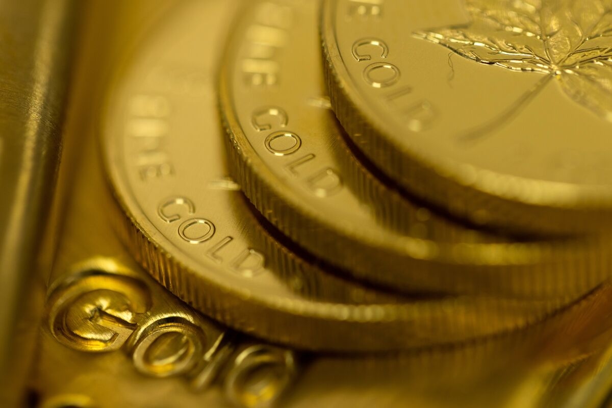 Gold Eases After Three-Day Rally Ahead of Fed-Watched Jobs Data