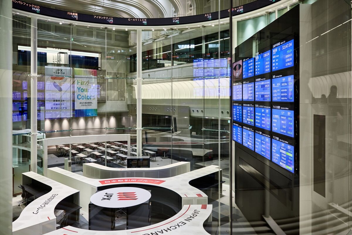 Japanese Bonds, Stocks Vulnerable as Unpopular Ishiba Holds On