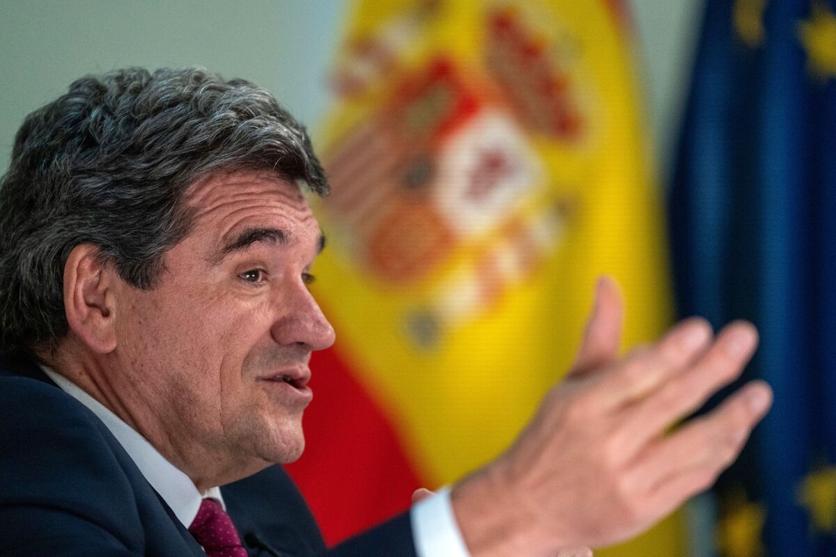 Escriva Says Symmetric 2% Goal Should Remain ECB's Primary Guide