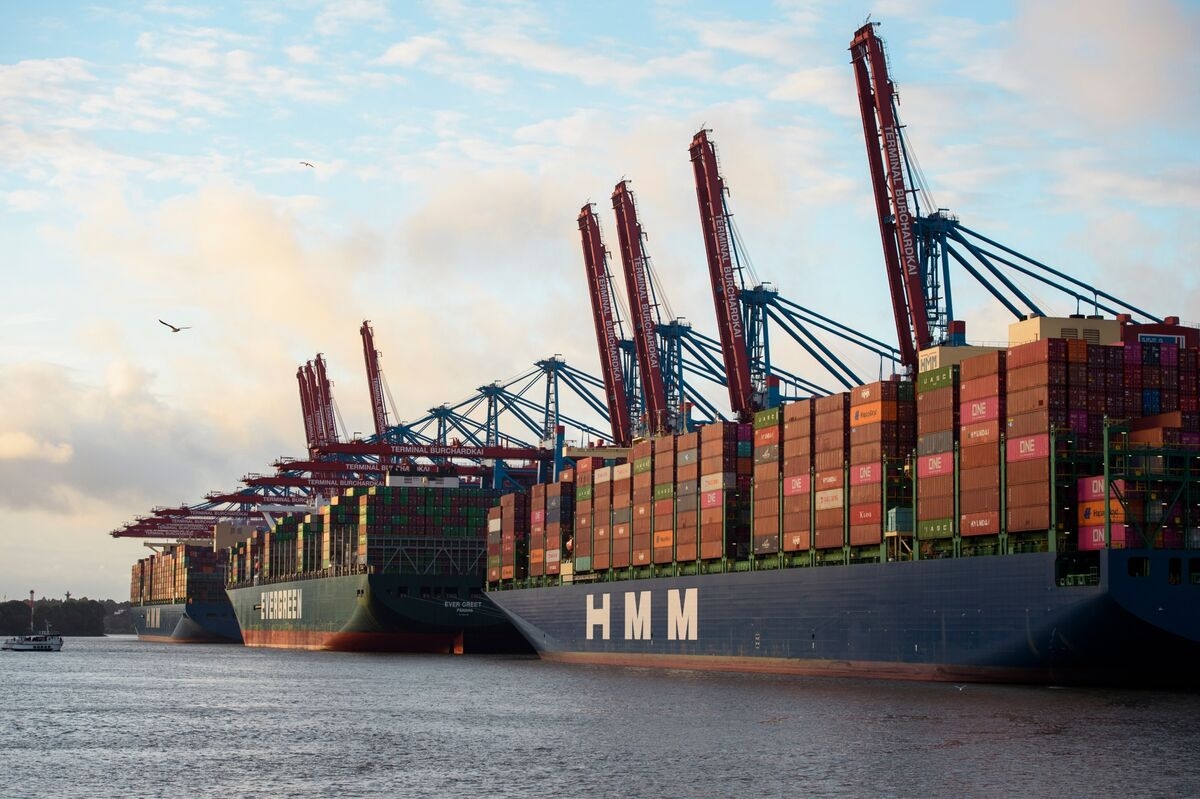 EU Firms Up Trade Strategy Ahead of Trump's Tariff Deadline
