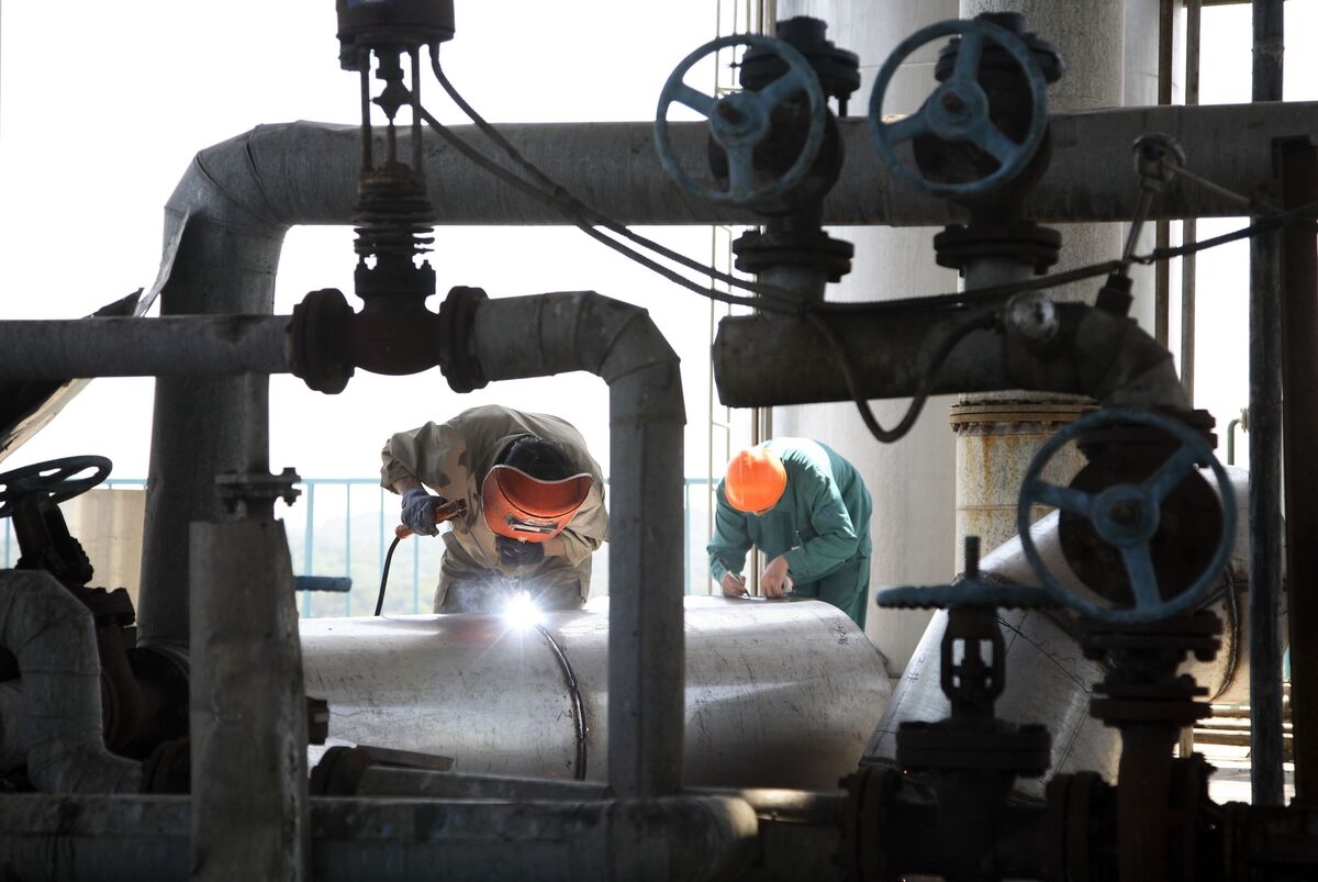 China's Oil Refining Output Rebounds to Strongest Since 2023