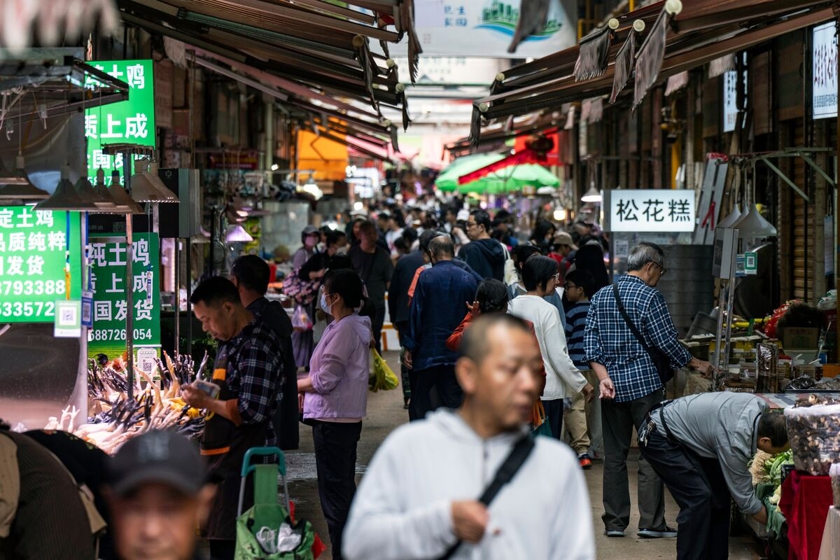 China's Central Bank Says Economy Is on Positive Track But Challenges Persist