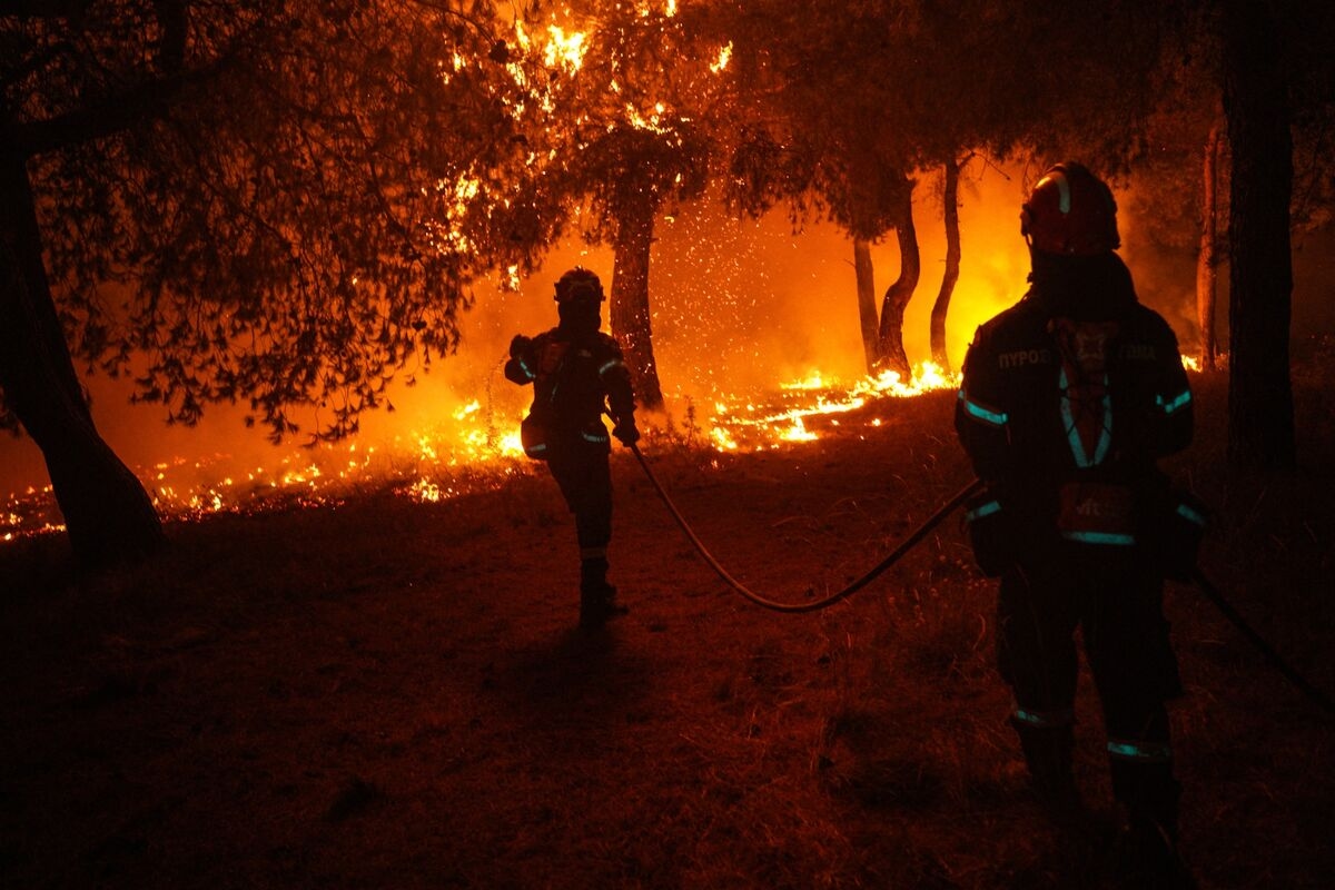 Wildfires Force Evacuations in Greece as Heat Returns to Europe