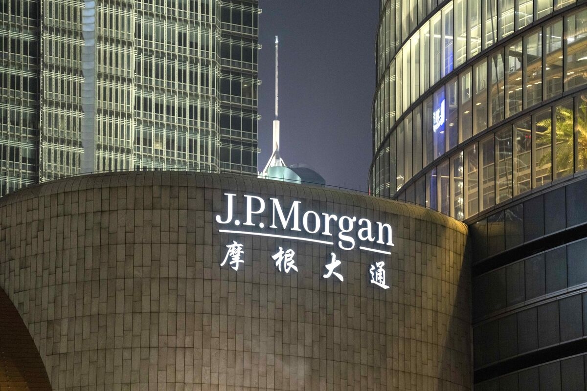 JPMorgan Considers Cutting China, India Share in EM Bond Index