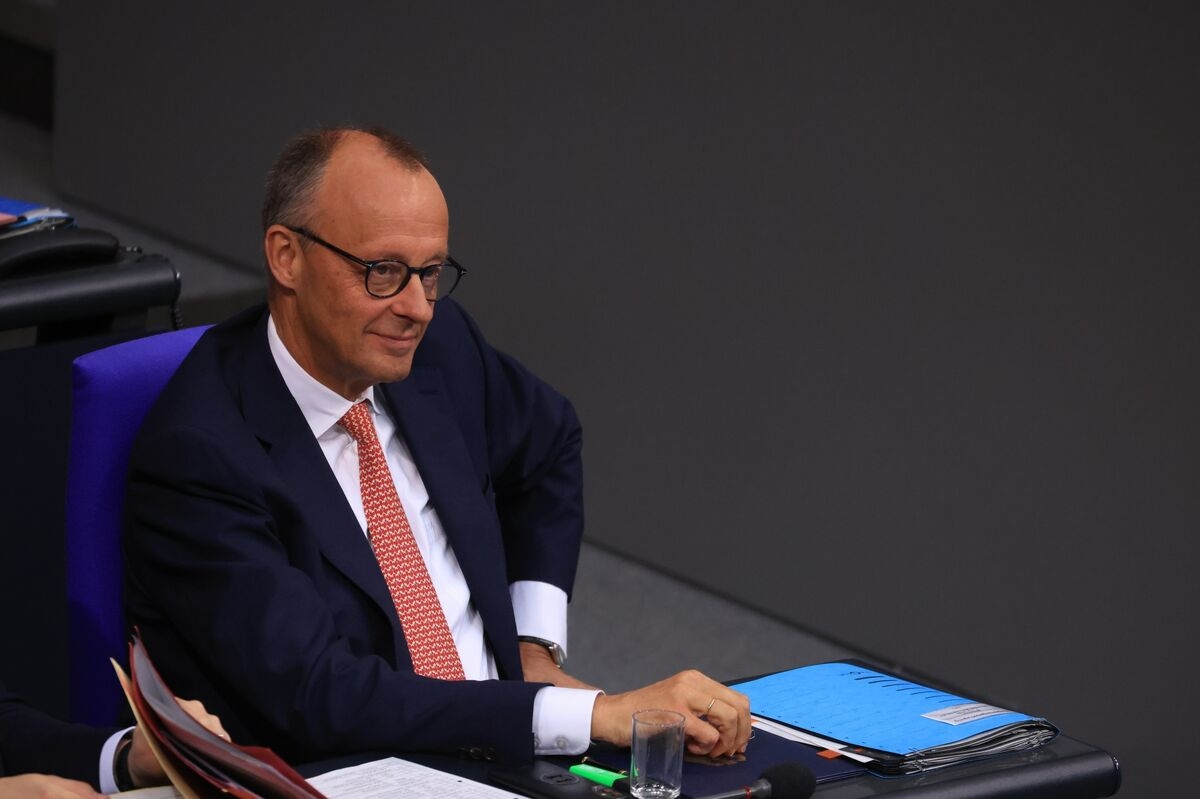 Germany's Merz Criticizes Plan to Make Car-Rental Firms Buy EVs