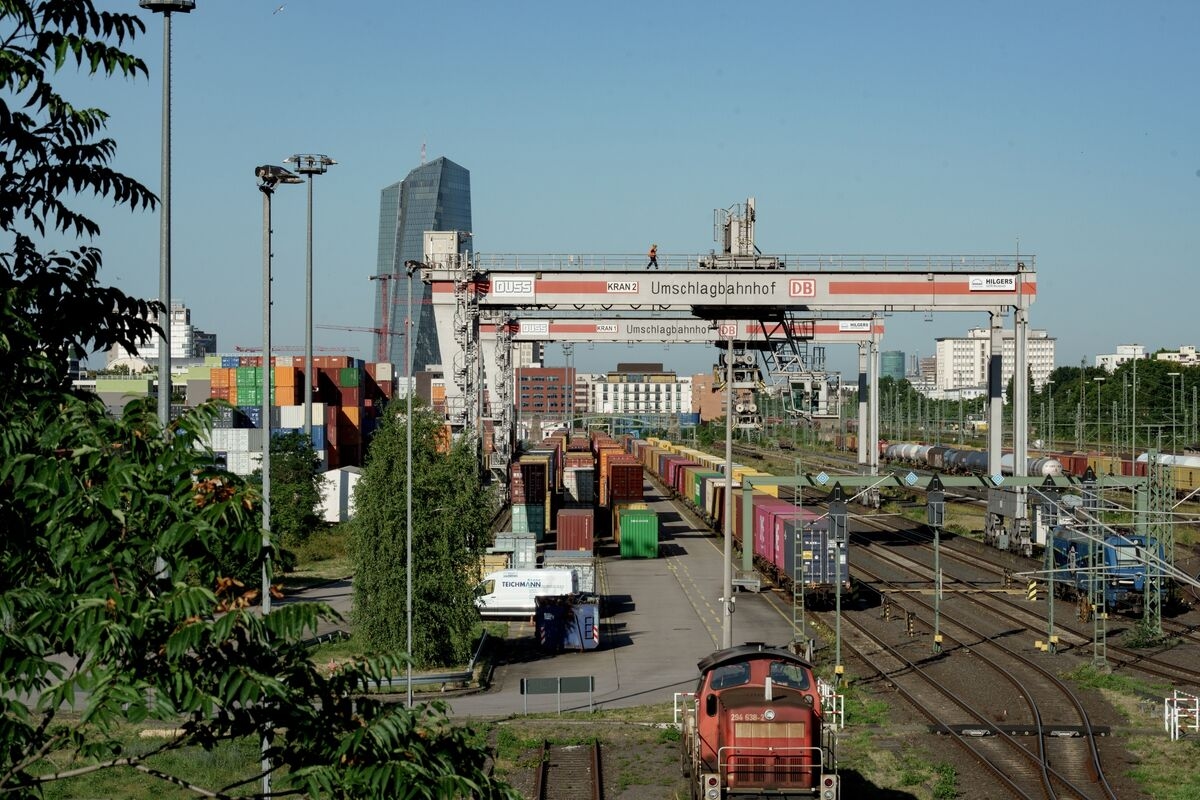 Charting the Global Economy: ECB Holds for First Time in a Year
