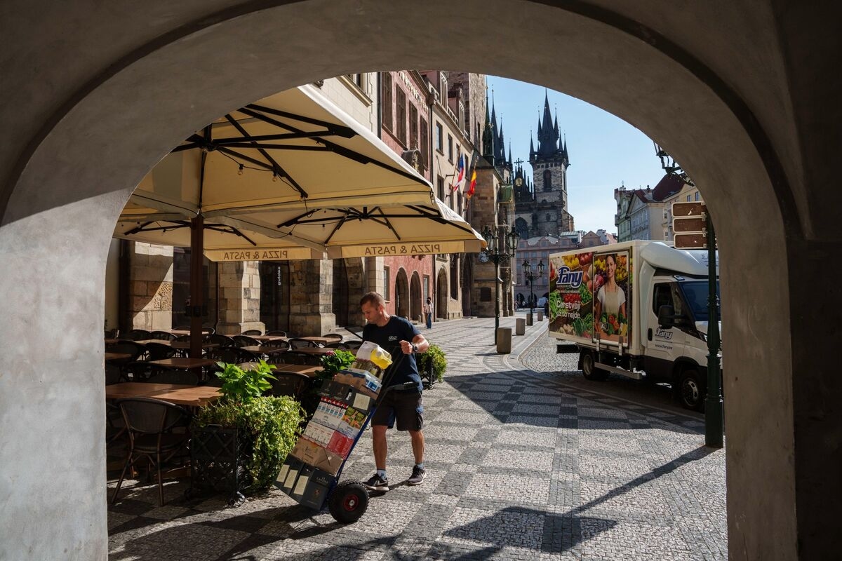 Quickening Inflation Adds to Czech Central Bank's Cautious Case