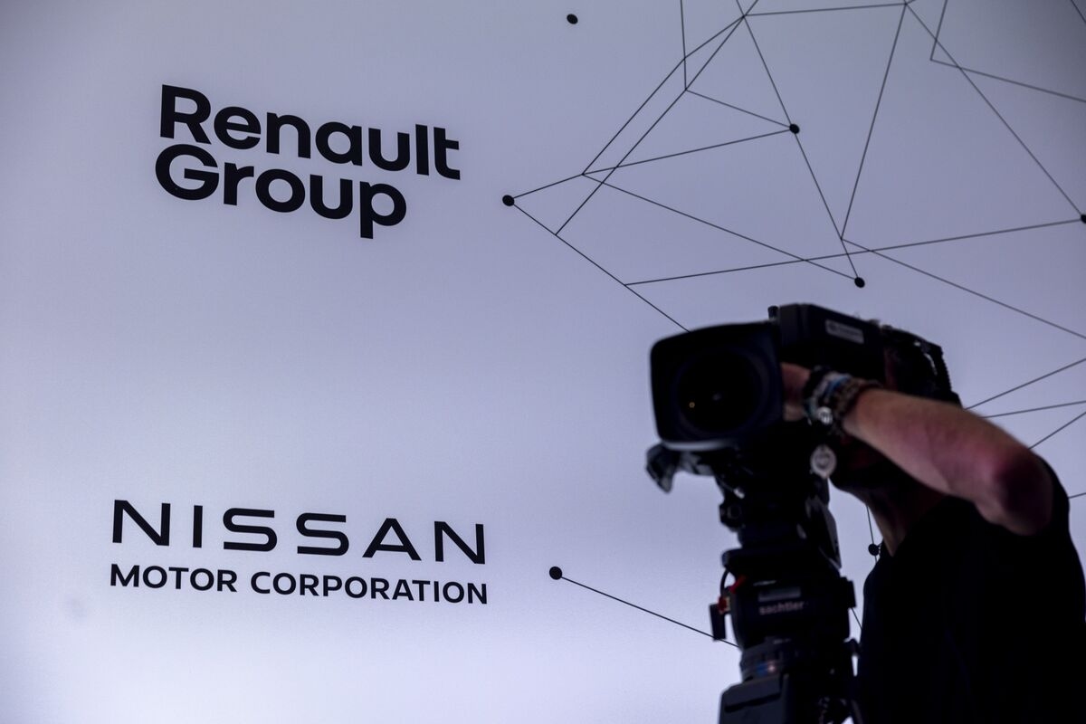 Renault Takes $11 Billion Non-Cash Loss in Nissan Account Change