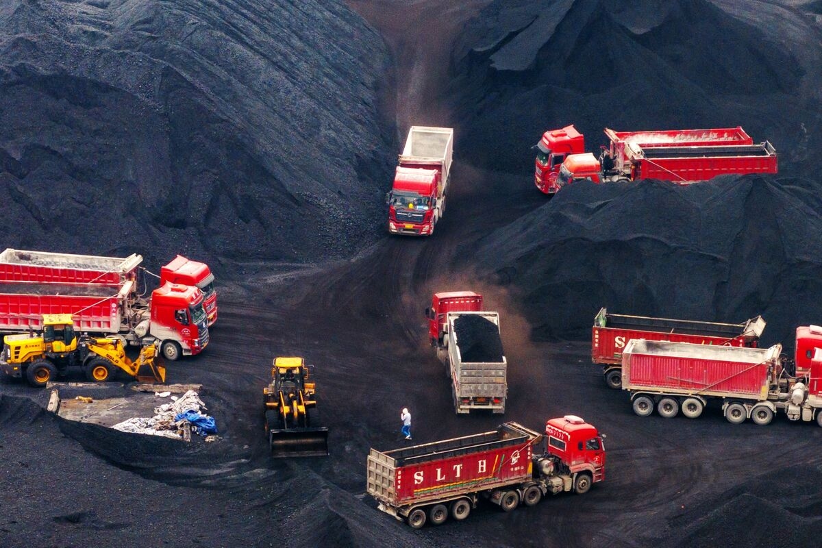 China's Coal Pipeline Risks Creating Glut, Blowing Climate Goals
