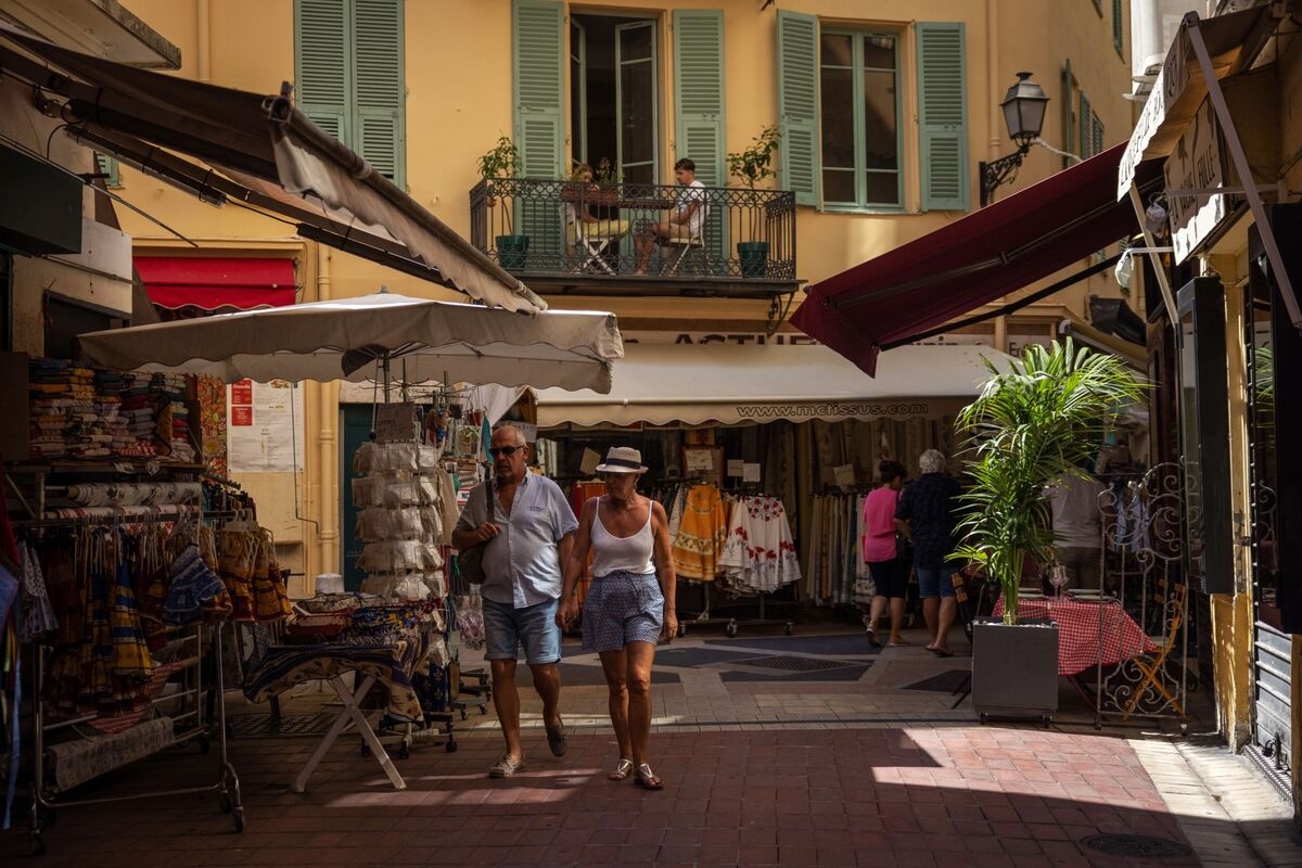Euro-Zone Inflation Ticks Higher to Match ECB's 2% Target