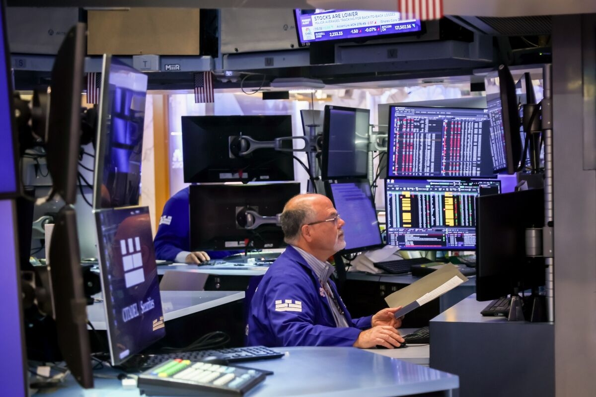Stock Pros See Forecasts as ‘Necessary Evil' in Era of Policy Chaos