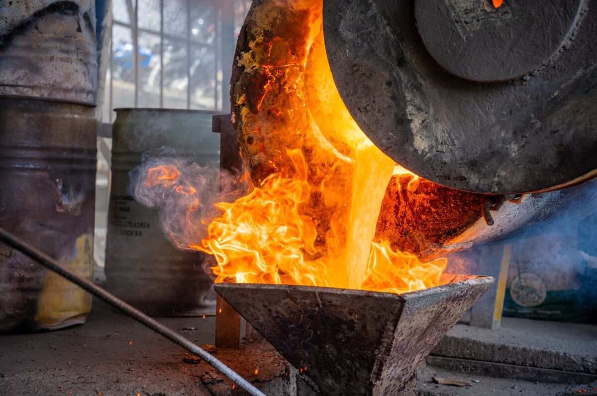 Gold Holds Gains With Focus on US Trade Progress and Fed Rates