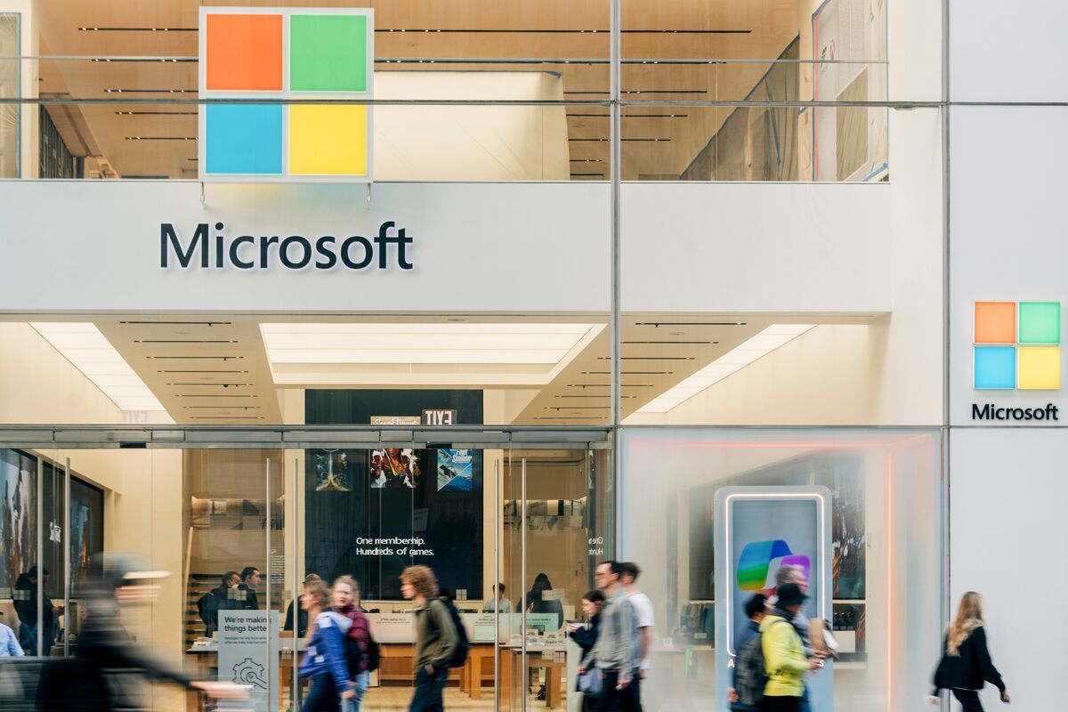Microsoft Offers Some Salespeople Extra Pay Following Layoffs