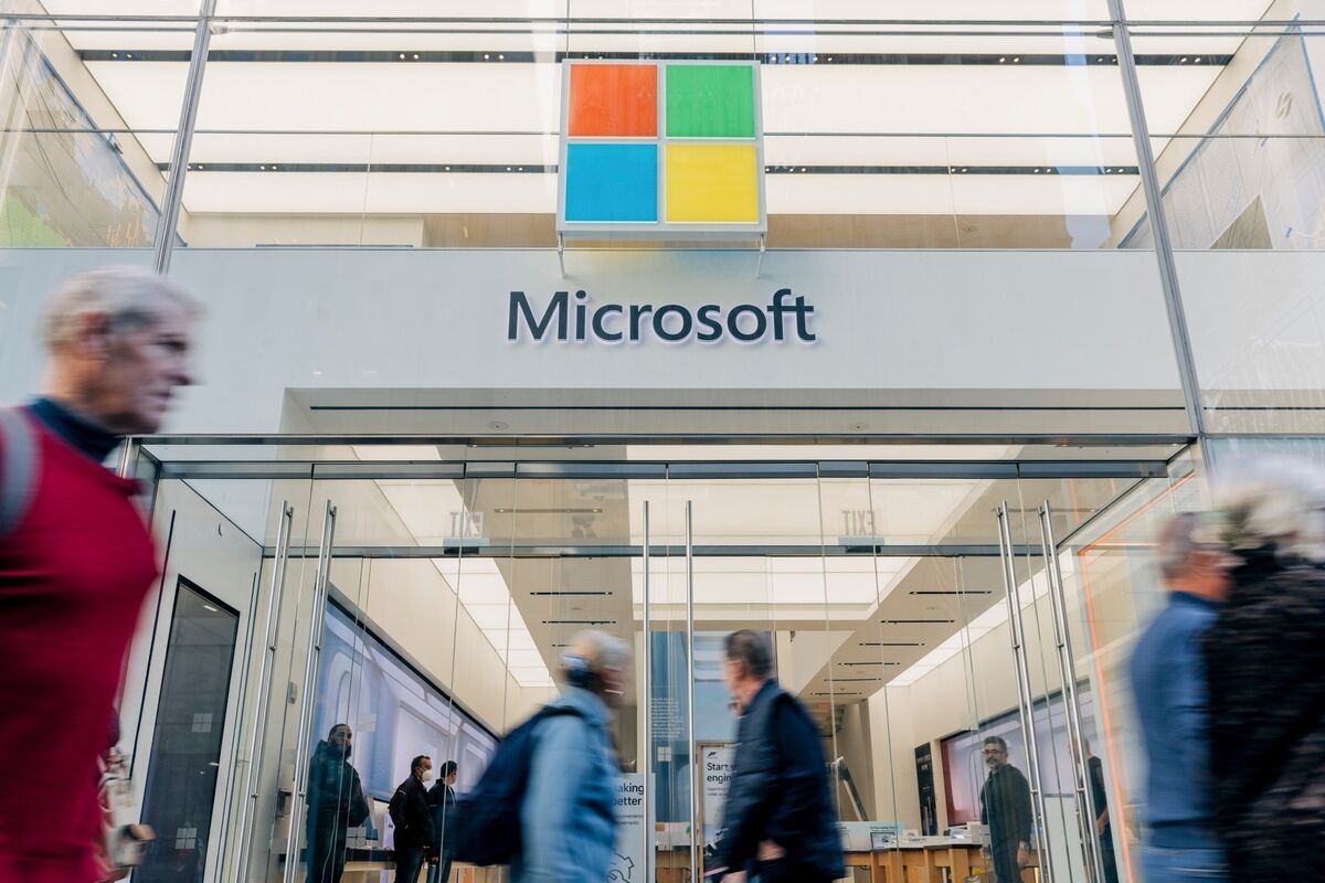 Microsoft's Current Share Price Doesn't Reflect AI Upside, Oppenheimer Says