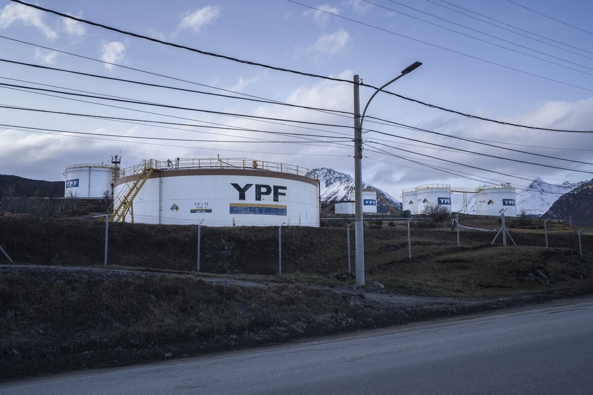 Argentina Moves to Appeal US Judge's Order to Give Up YPF Stake