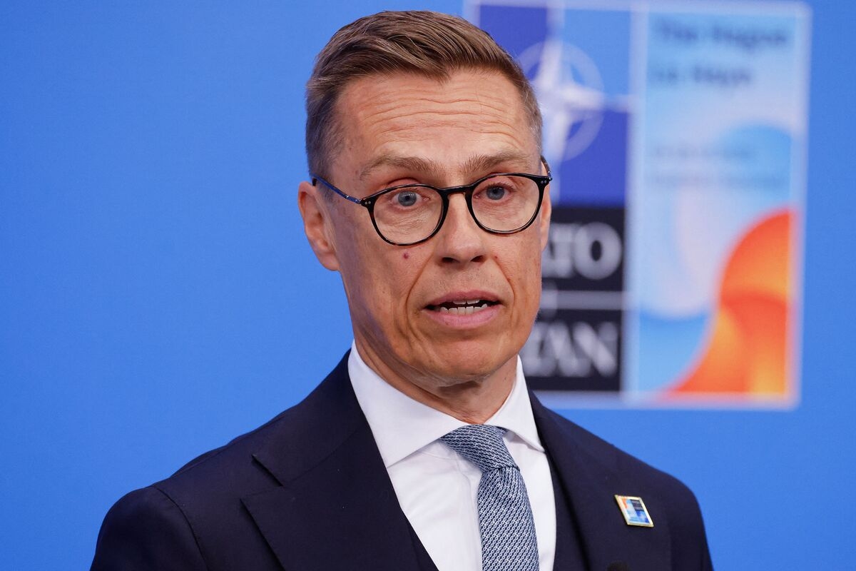 Finnish Leader Urges Calm Amid Russian Buildup Near Border
