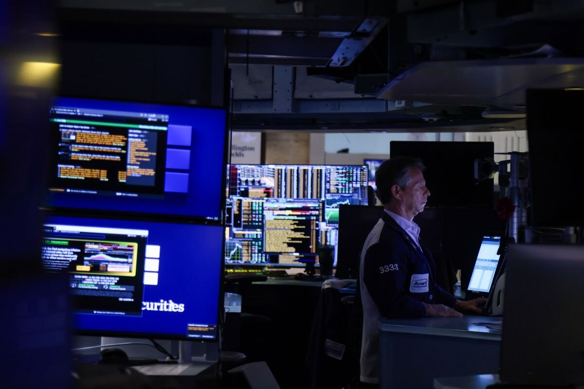 US Stocks Extend Gains as Traders Chase Rally on Tariff Optimism