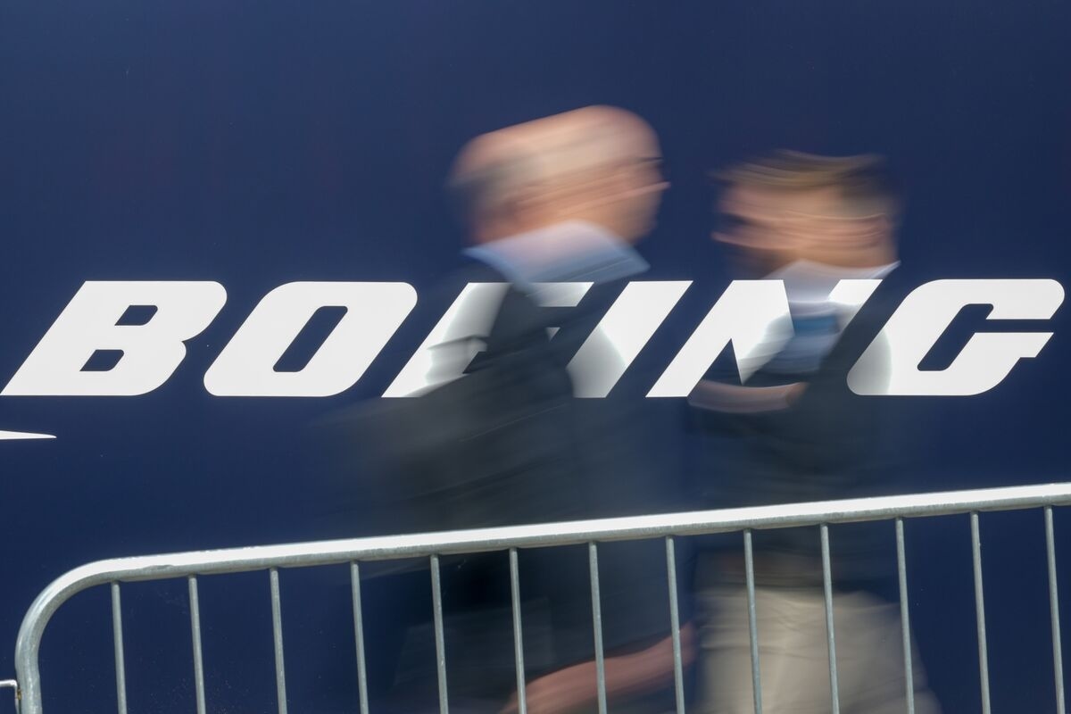 Boeing's New CFO Barred From Defense, Lockheed Matters for Now