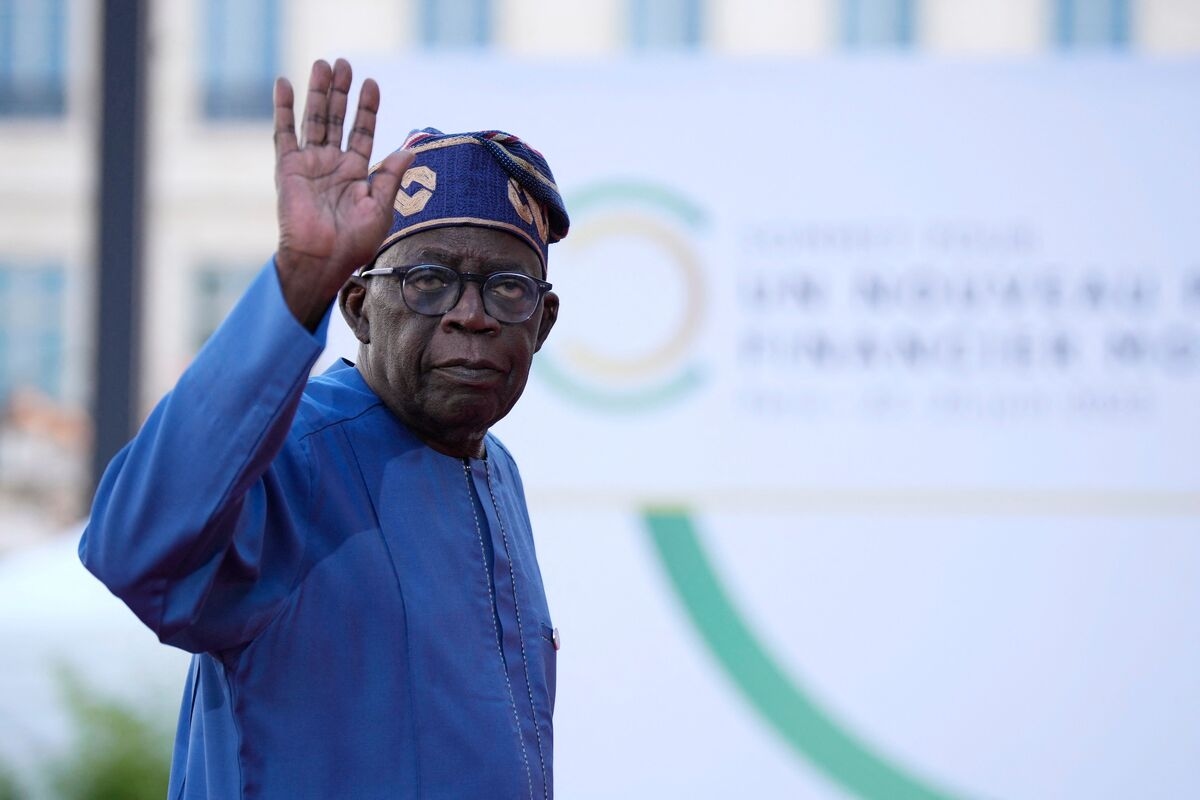 Nigeria Naira Bonds Beat EM Peers as Tinubu Reforms Get Noticed
