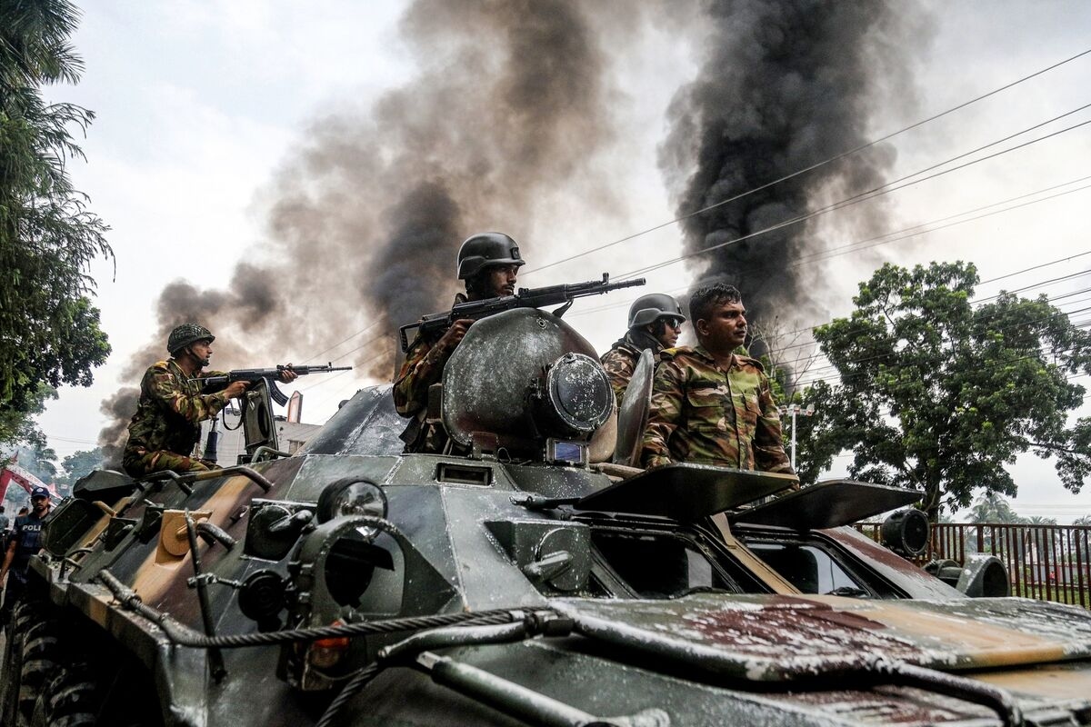 Bangladesh Imposes Curfew After Violence in Hasina's Stronghold