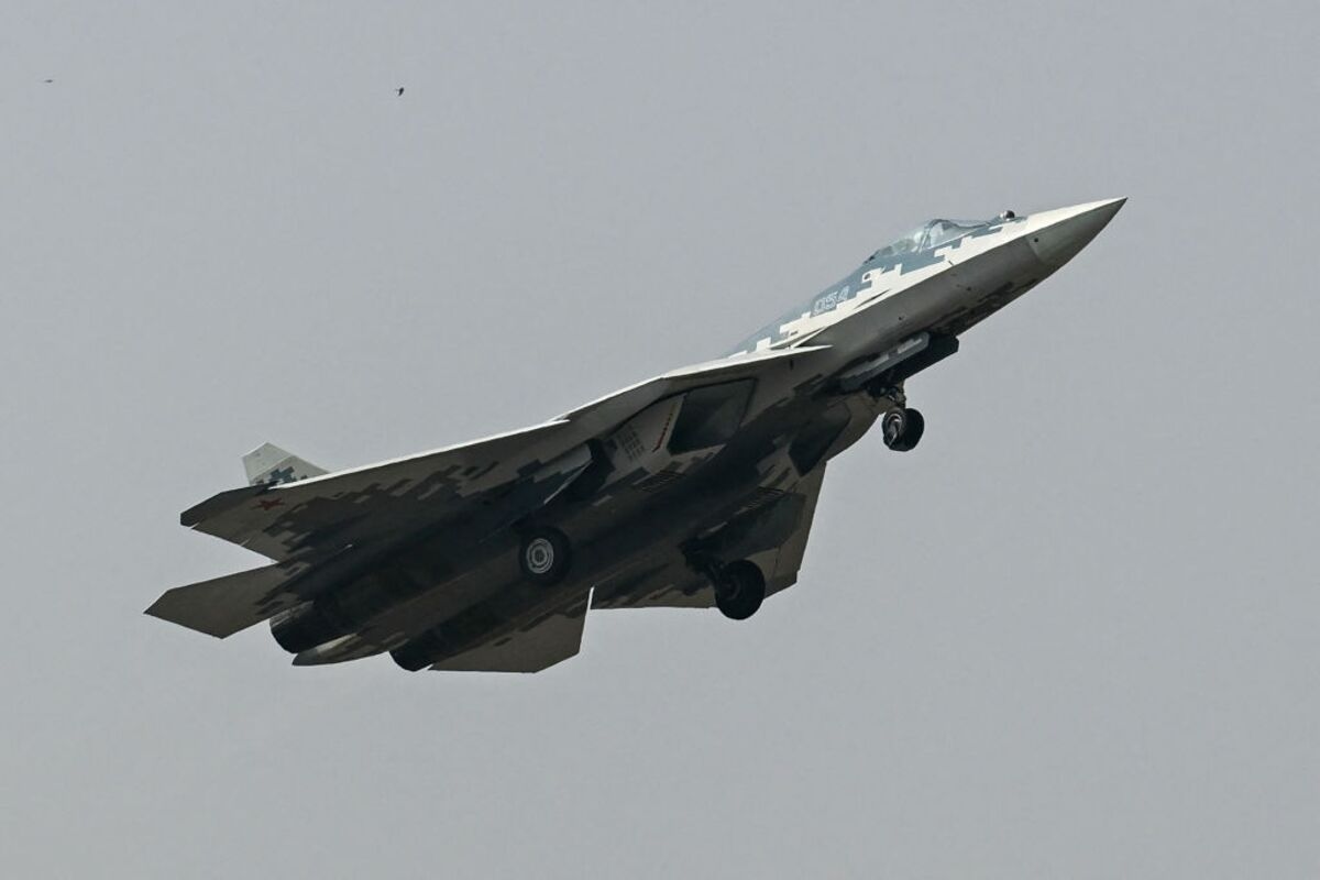 Russia Sends Jet as Estonia Tries to Halt Shadow Oil Tanker