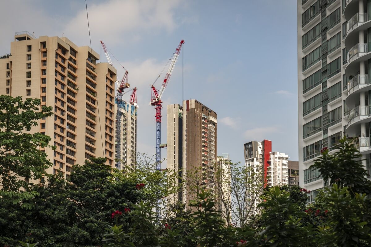 Singapore Managed Assets Soar, Real Estate Drops to 5-Year Low