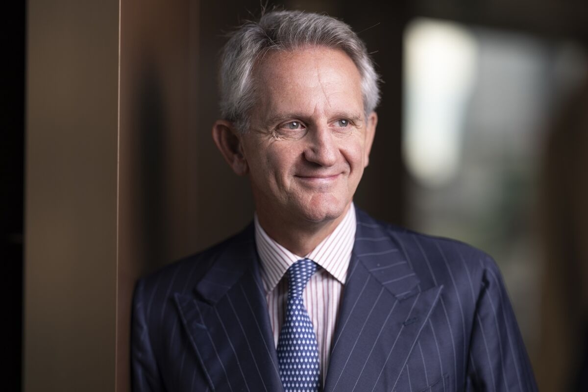 Mediobanca Vows to Boost Payouts to Fend Off Monte Paschi Bid