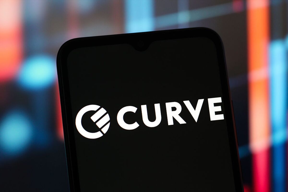 Lloyds in Talks to Buy Fintech Firm Curve for £120M, Sky Says