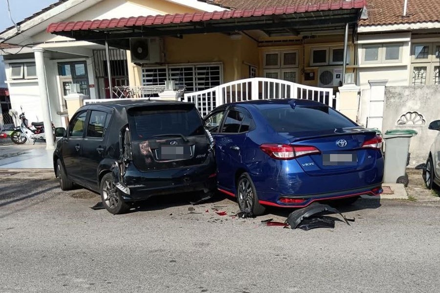 Out-of-control Persona hits parked vehicles in Senawang