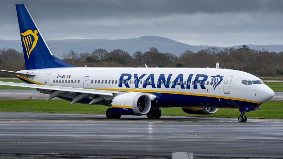 Several hurt in Ryanair false fire alarm