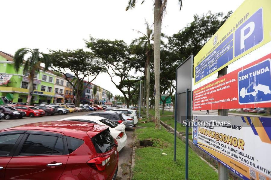 Traders cry foul as Singapore-bound workers occupy public parking 15 hours daily