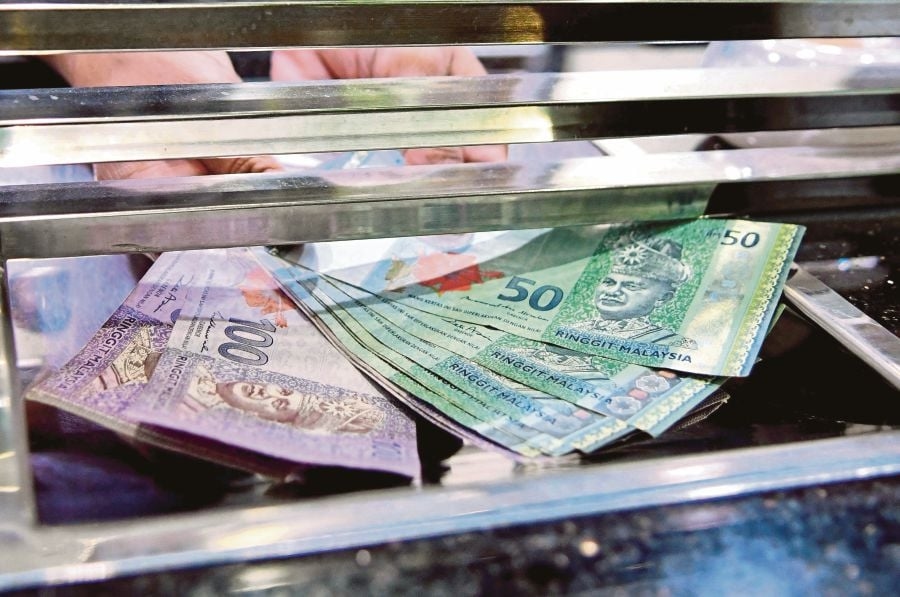 Ringgit closes higher against major currencies, Asean peers