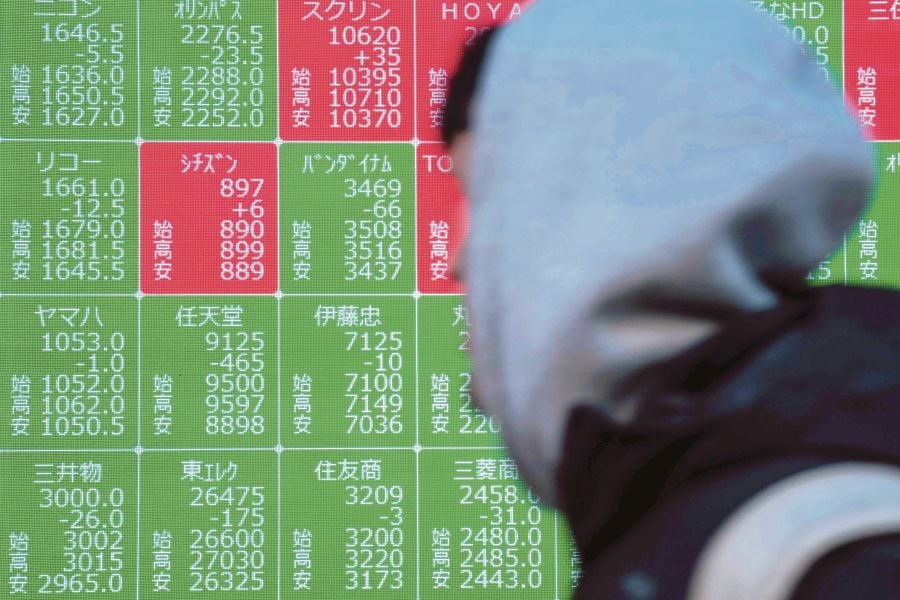 Japan's Nikkei gives up early gains as chip-related heavyweights fall