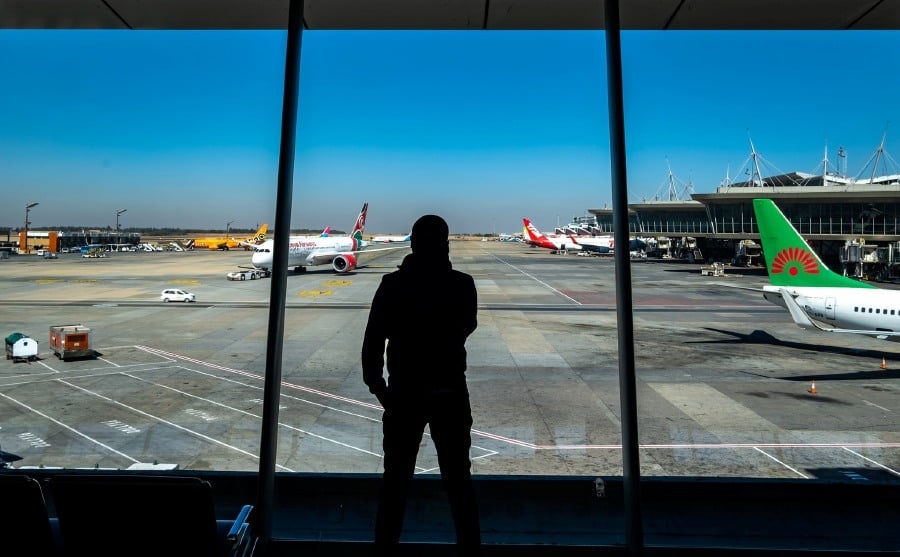 Airlines suspend Middle East flights