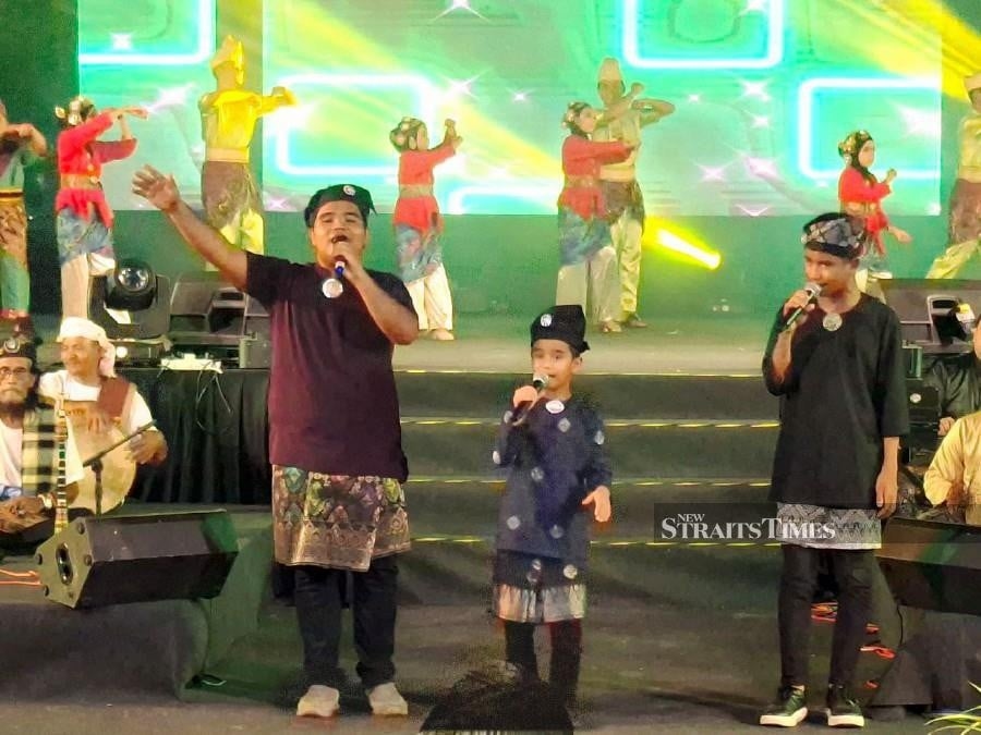 Siblings hit right note with modern take on dikir barat
