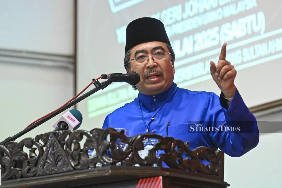 Johari to Umno: Stop dwelling on past, face today's realities
