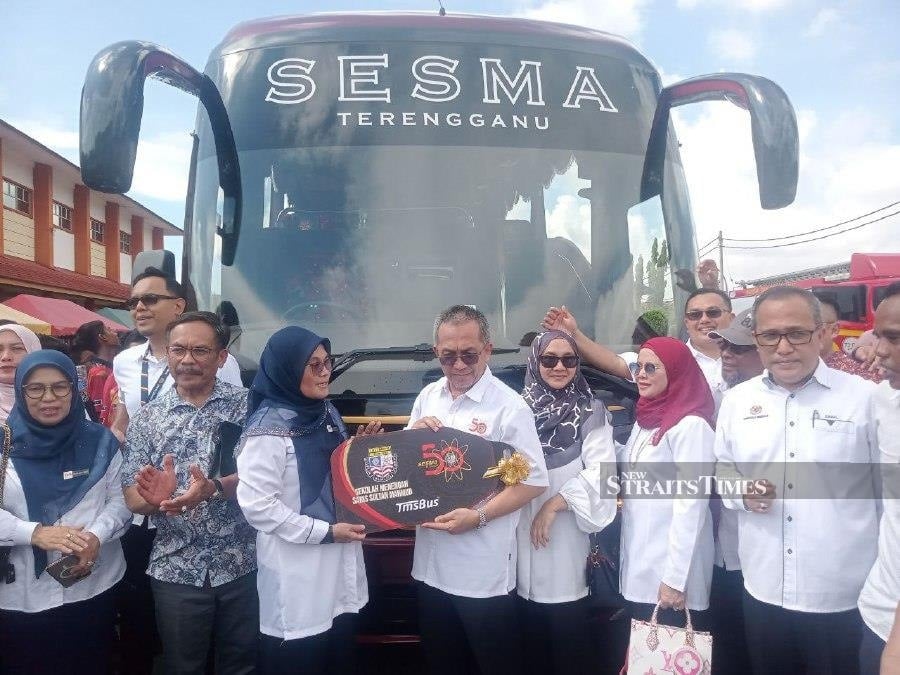Former students gift new bus to Terengganu school for Teacher's Day celebration