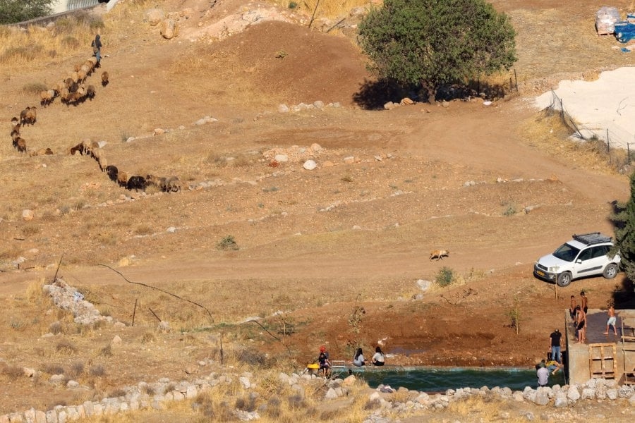 110,000 at risk as settlers attack Palestinian water system