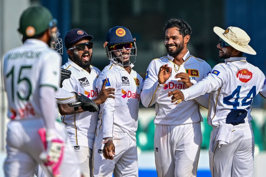 Sri Lanka spinners leave Bangladesh on verge of crushing defeat