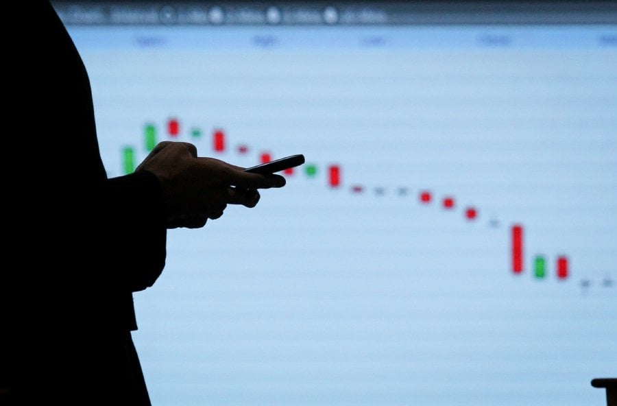 Bursa Malaysia gains at midday as fuel price assurance boosts consumer stocks