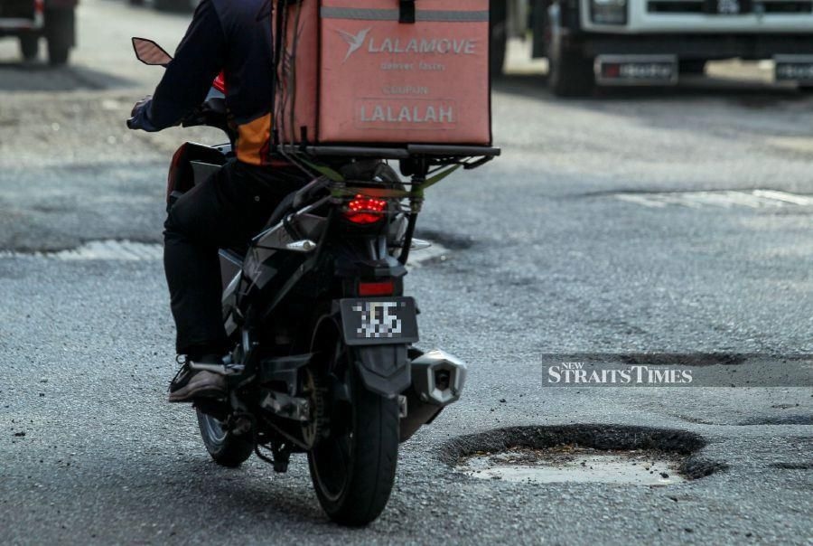 RM4b needed to repair roads nationwide