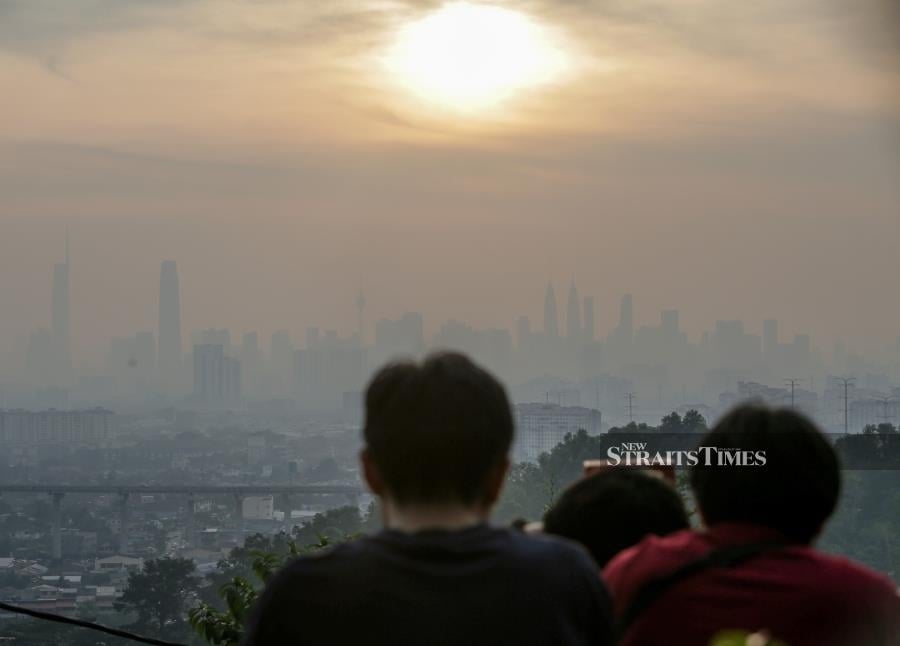 Transboundary haze returns, choking Klang Valley with unhealthy air