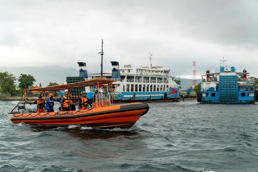 Indonesia resumes search for 30 missing ferry passengers