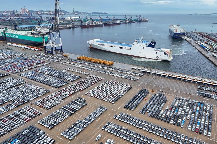 Global trade grows by US$300bil in 1H25 with uncertain outlook
