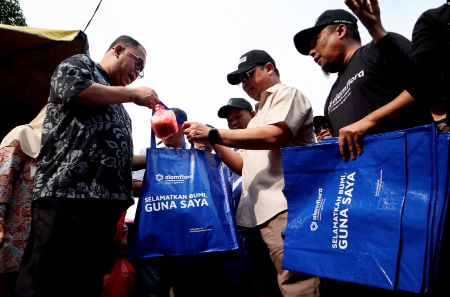Alam Flora launches reusable bag campaign in Temerloh