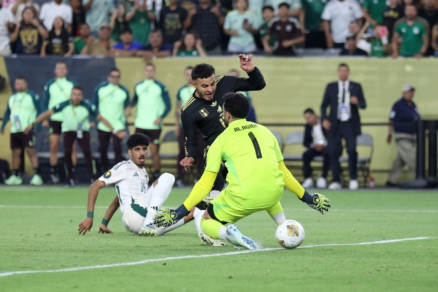 Vega's strike, Madu's own goal send Mexico to semis with 2-0 win over Saudi Arabia