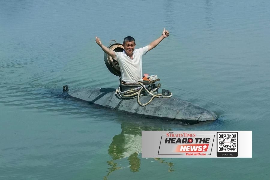 Chinese farmer makes splash with homemade submarine