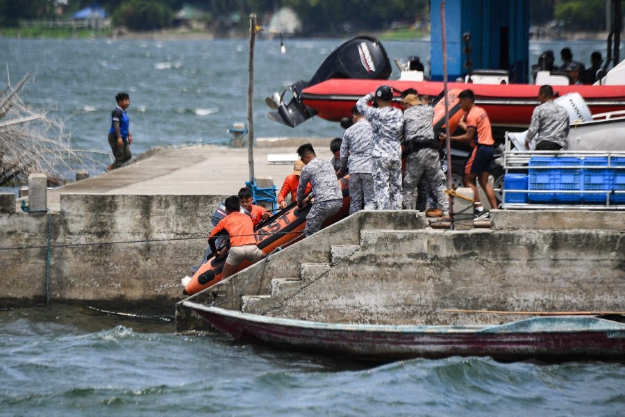 Search for missing cockfighters begins at Philippine lake