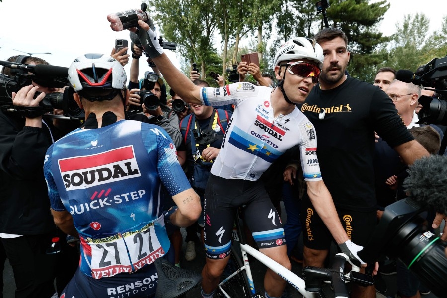Belgian Merlier wins crash-marred Tour de France dash to Dunkirk